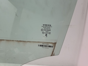 VOLVO C 40 I (2022–2026) Priekšējo durvju stikls 32132244 - 2