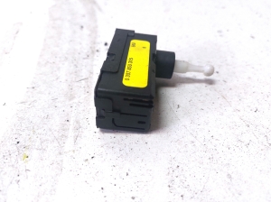 Headlight leveling motor - 0307853315