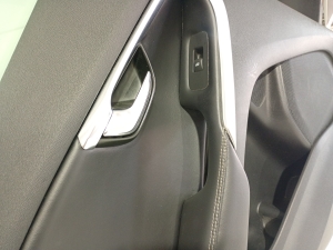 VOLVO V40 (2012–2019) Aizmugurējās sānu durvis un to detaļas - 3