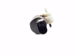 Porsche Macan (2014–2026) Front windshield washer pump 1K6955651 - 3