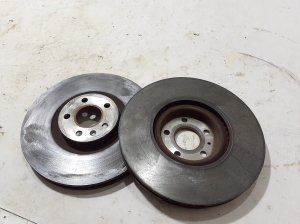 VOLVO C 40 I (2022–2026) Eesmine piduriketas 32300811 - 2