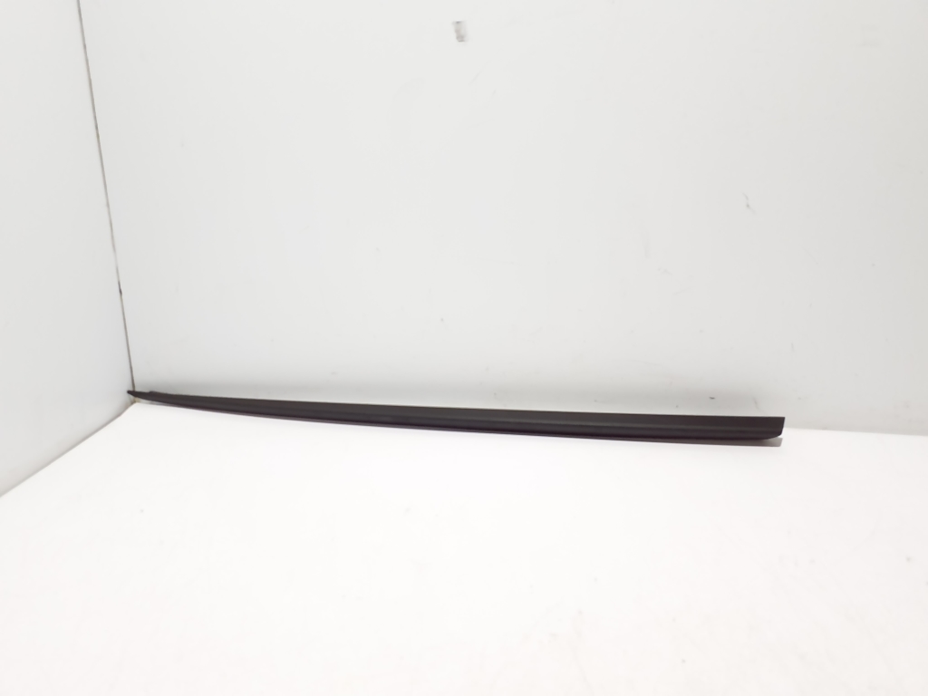 Porsche Cayenne (92A) (2017–2026) Windshield pillar outer molding 9Y3854328 Porsche Cayenne (92A) (2017–2026) Windshield pillar outer molding 9Y3854328