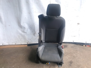 Ford B-MAX (2012–2018) Vordersitz und seine Teile