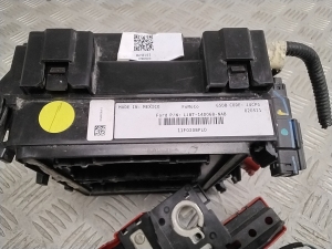 Ford Mustang Mach-E Mach-E (2020–2026) Komforta bloks 14D068 - 6