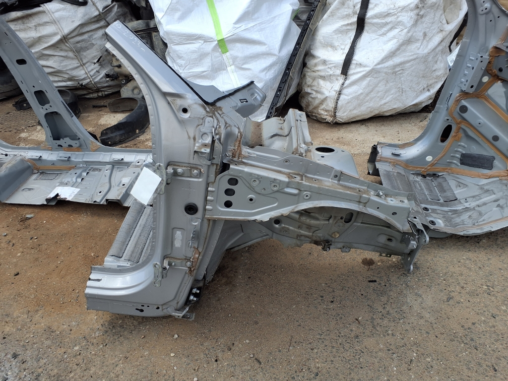 VOLVO C 40 I (2022–2026) Eesmine tugijalg 32405117 VOLVO C 40 I (2022–2026) Eesmine tugijalg 32405117