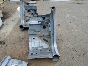 VOLVO C 40 I (2022–2026) Eesmine tugijalg 32405117 - 2