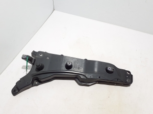 VOLVO XC90 (2015–2024) Front fender bracket 31391778 - 4