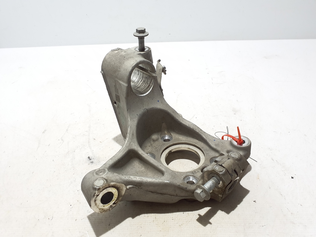 VOLVO C 40 I (2022–2026) Front wheel hub 32246335 VOLVO C 40 I (2022–2026) Front wheel hub 32246335