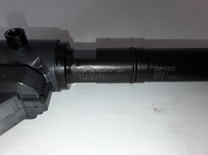  Fuel injector 