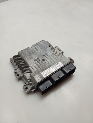 Ford Focus (2011–2018) Engine control unit BV6112A650DGA - 3