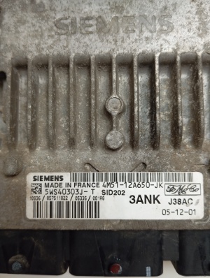 Ford Focus (2004–2011) Engine control unit 4M5112A650JK - 4