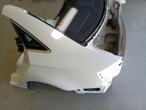 Partie arrière de carrosserie et ses pièces - 