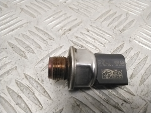 Kütuse kõrgsurveandur - 04L906054F