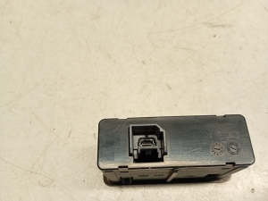 Opel Vivaro B (2014–2019) USB port 93452333 - 4