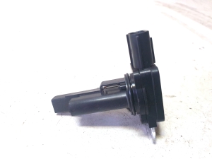 TOYOTA Yaris (2011–2020) Mass air flow sensor 222040V020 - 2