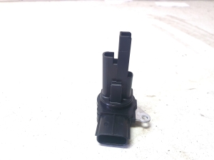 TOYOTA Yaris (2011–2020) Mass air flow sensor 222040V020 - 3