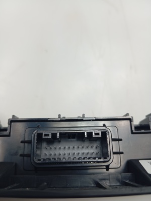 Kia XCEED I (2019–2026) Heated seat switch 93315J7010 - 3