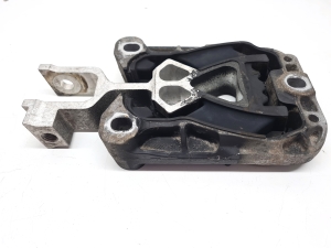 Engine mount - 326G09