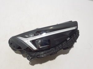 VOLVO XC40 (2017–2026) Headlight 32140412 - 3