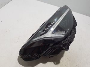 VOLVO XC40 (2017–2026) Esituli 32338909 - 2