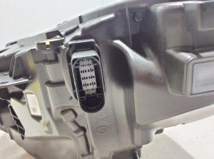VOLVO XC40 (2017–2026) Esituli 32338909 - 4