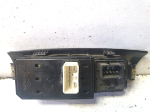 Hyundai Coupe III (2001–2009) Fensterheberschalter vorne 935702C500 - 3