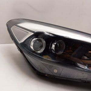 Hyundai Tucson (2015–2026) Esituli 92102D7210 - 8