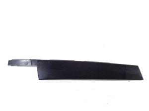   Keskmise piilari välimine ilupaneel  - 4KE837901 