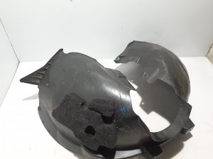 VOLVO XC40 (2017–2026) Front wheel arch liner 32241407 - 3