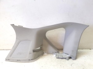 Innenverkleidung der hinteren Strebe - AV11R31011BCW