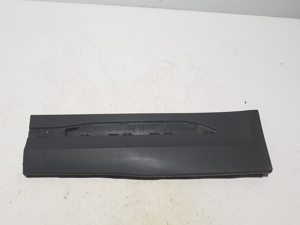 Mercedes Benz GLA-Class H247 (2019–2026) Tagumise küljeukse liist A2477301304 Mercedes Benz GLA-Class H247 (2019–2026) Tagumise küljeukse liist A2477301304