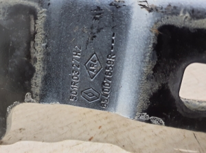 Charnière de capot moteur - 654007659R
