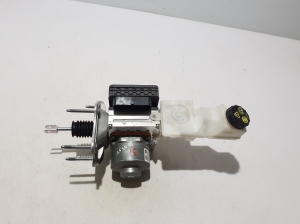 Brake booster - 476604530R