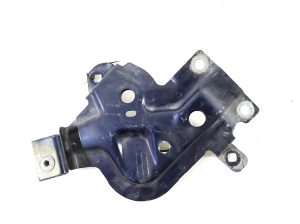 Front fender bracket - 4KE821150