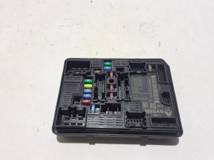   Fuse boxes  - 284B78143R 