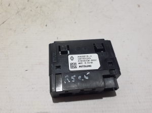 RENAULT 5- I (2024–2026) USB port 284H36611R - 2