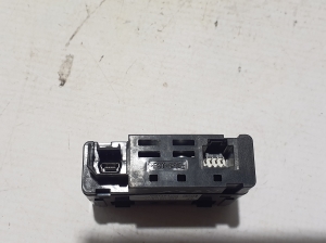 RENAULT 5- I (2024–2026) USB port 284H36611R - 3