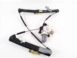   Rear side door window regulator and its parts  - 4KE839462 