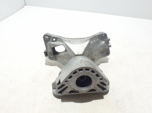 Engine bracket - 112864712R