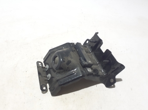   The middle part of the front frame from the lock down  - 752128660R 