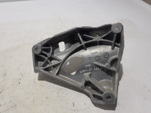 RENAULT 5- I (2024–2026) A/C compressor bracket 926140410R - 2