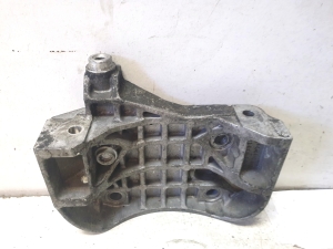 Volkswagen Touareg I (2002–2010) Lichtmaschinenhalter 059903143P
