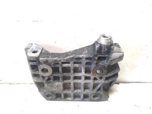 Volkswagen Touareg I (2002–2010) Lichtmaschinenhalter 059903143P - 3