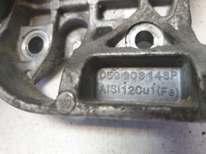 Volkswagen Touareg I (2002–2010) Lichtmaschinenhalter 059903143P - 4