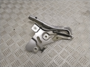 AUDI e-tron SUV (2018–2026) Hood hinge 4KE823302 - 2