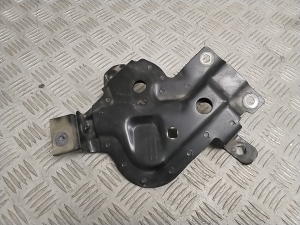 Front fender bracket - 4KE821150
