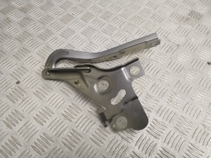 AUDI e-tron SUV (2018–2026) Hood hinge 4KE823301 - 2