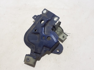 Front fender bracket - 4KE821149