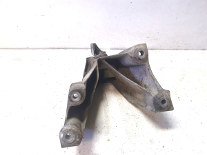 Volkswagen Transporter T5 (2003–2015) Motorhalter 7E0199370A - 4