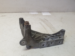 Volkswagen Transporter T5 (2003–2015) Mootori kinnitus 03L199207B - 3